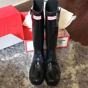 Women’s tall gloss Hunter boots! SIZE 6